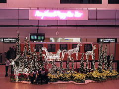 クリスマスの飾りのあるバンコク国際空港